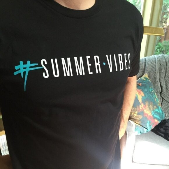 Mens #SUMMER VIBES #HASHTAG GRAPHIC SHIRT - Picture 1 of 1